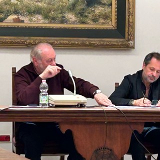 Il sindaco Daniele Cimiotti durante il Consiglio comunale di giovedì 27 marzo