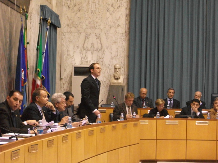 Imperia: 19 consiglieri con le dimissioni firmate in tasca, la caduta di Strescino avverrà prima del consiglio del 12 aprile Imperia: 19 consiglieri con le dimissioni firmate in tasca, la caduta di Strescino avverrà prima del consiglio del 12 aprile