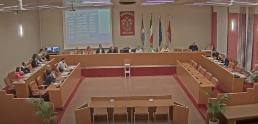 Ventimiglia approva la mozione emendata sull'elioterapia: vota contro solo Scullino Ventimiglia approva la mozione emendata sull'elioterapia: vota contro solo Scullino