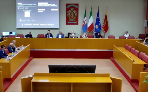 Ventimiglia, rilascio dell'attestazione di inutilizzabilità a veicoli sottoposti a fermo amministrativo: scoppia il dibattito in consiglio comunale