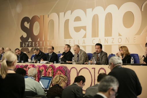Festival 2013: alla conferenza dell'organizzazione, assenti Fazio e Littizzetto Festival 2013: alla conferenza dell'organizzazione, assenti Fazio e Littizzetto
