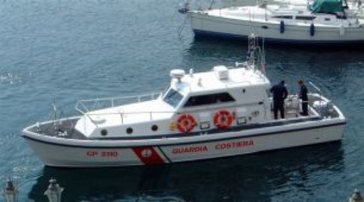 Evuluzioni sotto costa senza assicurazione, sequestrato acquascooter dalla Guardia Costiera di Imperia