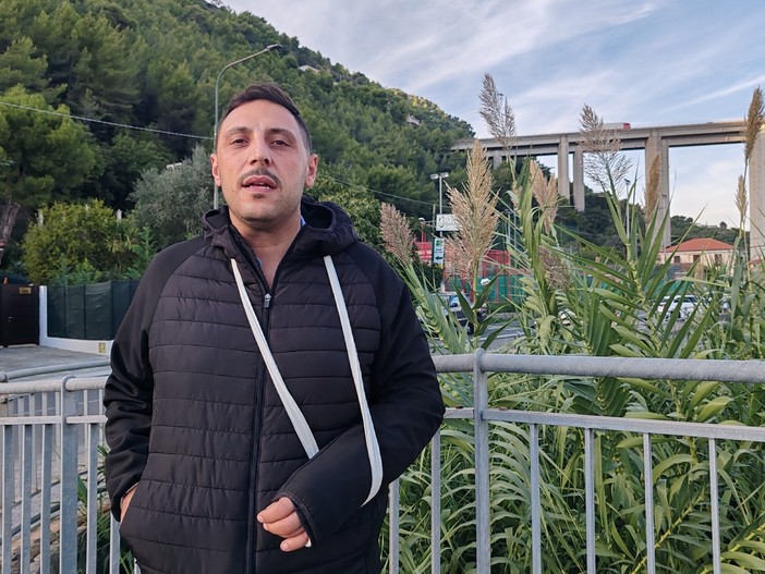 Vallecrosia al Mare, Quesada: "Verranno realizzati tre impianti semaforici in via Roma" (Foto e video) Vallecrosia al Mare, Quesada: "Verranno realizzati tre impianti semaforici in via Roma" (Foto e video)