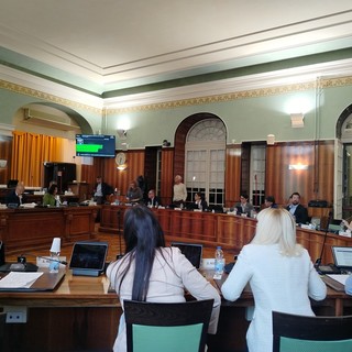 Sanremo, il Consiglio compatto sui dividendi del Casinò: approvato l’ordine del giorno