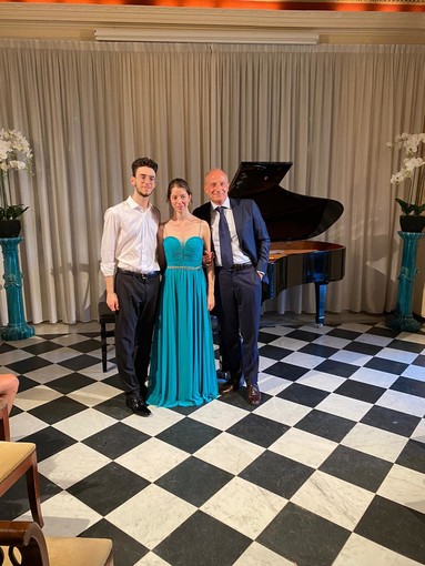 Sanremo, grande successo a Villa Nobel per il duo pianistico Castellano