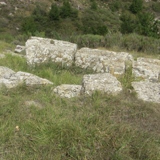 Rocchetta Nervina: nuove scoperte in località Paù: due menhir appaiati, un menhir abattuto e una cella funeraria di una tomba a tumulo