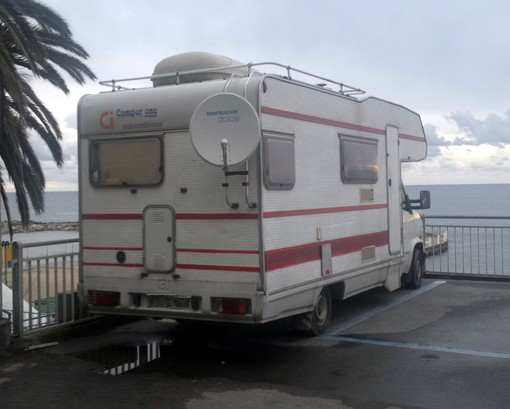 Sanremo: mutle elevate per le soste selvagge, secondo un lettore sono troppo poche