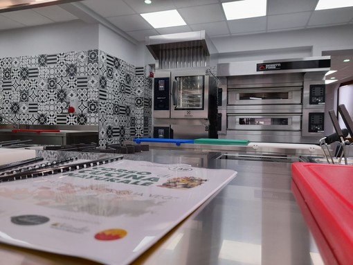 Intesa Grandi Impianti Vallecrosia, partiti i corsi di cucina: subito tutto esaurito (foto)