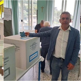 Elezioni europee e comunali, candidati sindaco dell'estremo ponente al voto: i primi ai seggi (Foto) Elezioni europee e comunali, candidati sindaco dell'estremo ponente al voto: i primi ai seggi (Foto)