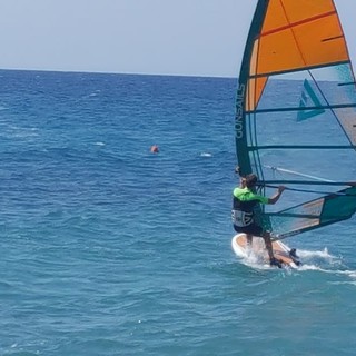 Imperia: con il vento in poppa proseguono le attività del circolo "Tavola a Vela La Rabina A.S.D.” (foto e video) Imperia: con il vento in poppa proseguono le attività del circolo "Tavola a Vela La Rabina A.S.D.” (foto e video)