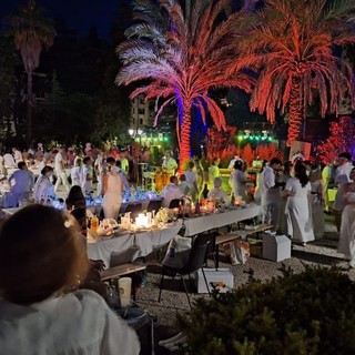 Ventimiglia, 'una serata all'Opera': Cena in bianco ai giardini pubblici (Foto)