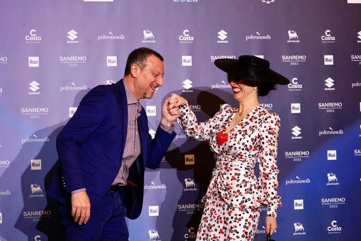 Chiara Francini con la sua ironia al Festival: "Porterò tutte le tinte di me stessa" Chiara Francini con la sua ironia al Festival: "Porterò tutte le tinte di me stessa"