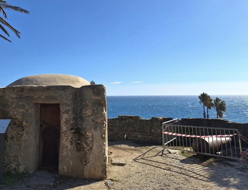 Bordighera, danneggiato uno dei cannoni del Marabutto: verrà restaurato Bordighera, danneggiato uno dei cannoni del Marabutto: verrà restaurato