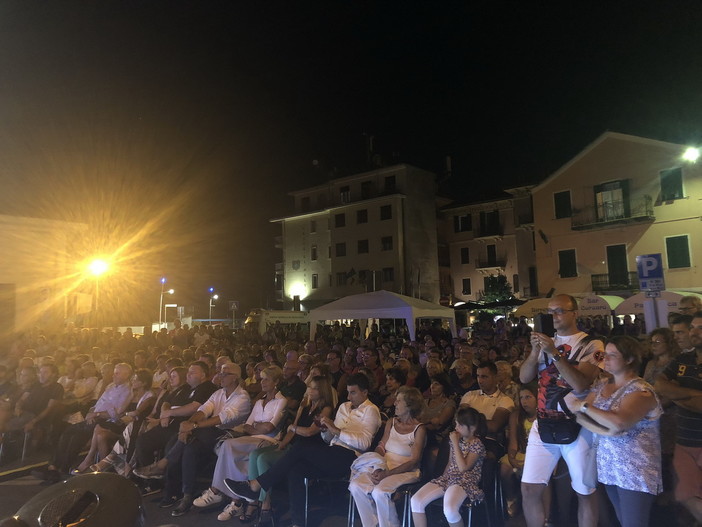 Imperia: nell'ambito delle 'Cene in Borgo', successo ieri sera per lo spettacolo di Sergio Sgrilli Imperia: nell'ambito delle 'Cene in Borgo', successo ieri sera per lo spettacolo di Sergio Sgrilli