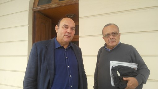 Imperia: consegnate al Prefetto le 59.919 firme per chiedere il ripristino della scorta al magistrato Grazia Pradella (Foto e Video) Imperia: consegnate al Prefetto le 59.919 firme per chiedere il ripristino della scorta al magistrato Grazia Pradella (Foto e Video)