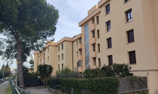 Le case popolari in via Dalla Chiesa in cui avvengono le molestie