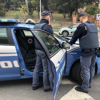 Imperia, peruviano ubriaco tira una testata al poliziotto durante i controlli: il giudice convalida l'arresto Imperia, peruviano ubriaco tira una testata al poliziotto durante i controlli: il giudice convalida l'arresto