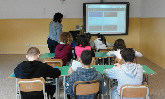 Sanremo: la 'classe virtuale', una nuova esperienza didattica nella scuola media di Coldirodi Sanremo: la 'classe virtuale', una nuova esperienza didattica nella scuola media di Coldirodi