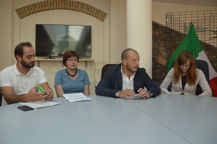 Ventimiglia: firmata la convenzione urbanistica per la demolizione dell’ex calzaturificio Taverna e dell’albergo ‘Al mare’, verranno realizzati 90 parcheggi a raso”