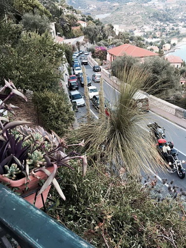 Ventimiglia: manifestazioni al confine e traffico bloccato, l'accesa protesta di un cittadino