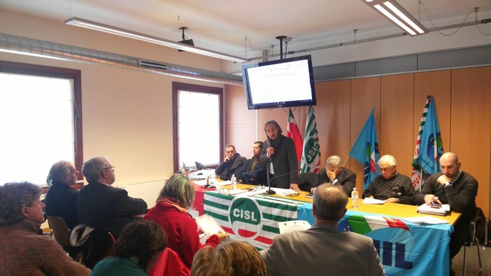 Imperia: riunione in Camera di Commercio con i tre Segretari Generali di Cgil, Cisl e Uil (Foto e Video) Imperia: riunione in Camera di Commercio con i tre Segretari Generali di Cgil, Cisl e Uil (Foto e Video)