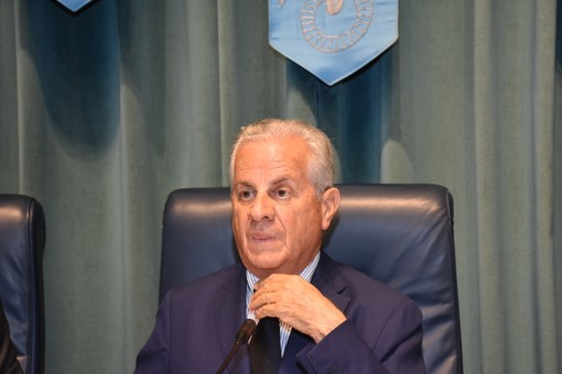 Imperia: il Sindaco Claudio Scajola replica alla question time del M5S sulla vendita delle quote Autofiori: "Un patto d'onore per me vale più di un qualsiasi scritto notarile" Imperia: il Sindaco Claudio Scajola replica alla question time del M5S sulla vendita delle quote Autofiori: "Un patto d'onore per me vale più di un qualsiasi scritto notarile"