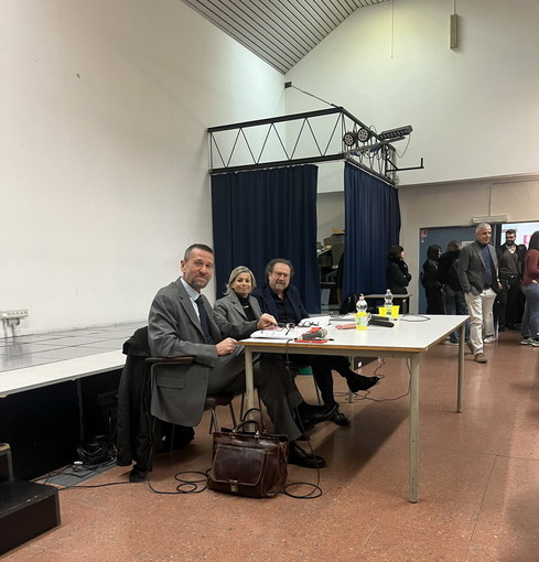 Ventimiglia, il Liceo Aprosio prepara gli studenti al voto: confronto sul referendum costituzionale Ventimiglia, il Liceo Aprosio prepara gli studenti al voto: confronto sul referendum costituzionale
