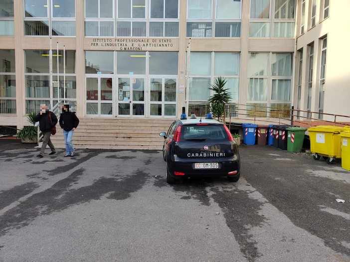 Imperia, lite tra studenti al Marconi: alunno aggredisce con le forbici un coetaneo Imperia, lite tra studenti al Marconi: alunno aggredisce con le forbici un coetaneo