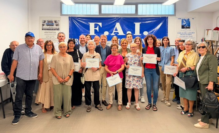 Lavoratori frontalieri, Ventimiglia consegna i diplomi del corso di lingua francese del Fai (Foto) Lavoratori frontalieri, Ventimiglia consegna i diplomi del corso di lingua francese del Fai (Foto)