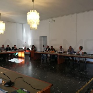 Bordighera: diritto di superficie per la costruzione del Palasalute il Direttore dell’Asl Prioli riferisce in Consiglio comunale, ma alla votazione la minoranza abbandona l’aula
