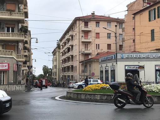 Sanremo: cadono alcuni calcinacci su via Fiume. Traffico deviato ed intervento dei Vigili del Fuoco