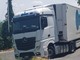 Imperia, autista di un camion ingannato dal navigatore rimane incastrato, traffico in tilt sulla strada per Poggi (foto)