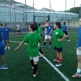 Calcio femminile. Le ragazze del Don Bosco Valle Intemelia partecipano all'inaugurazione del nuovo complesso sportivo a San Biagio della Cima