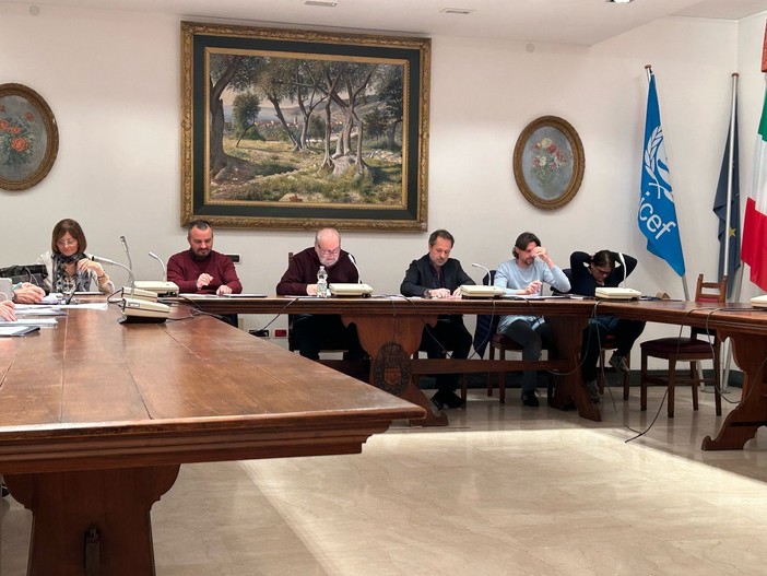 Ospedaletti e Vallebona insieme per l’energia pulita: approvata la bozza di statuto per la nuova Comunità Energetica Rinnovabile Ospedaletti e Vallebona insieme per l’energia pulita: approvata la bozza di statuto per la nuova Comunità Energetica Rinnovabile