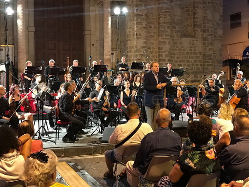 Arma di Taggia: aspettando Sant’Erasmo, grande successo per il concerto all’aperto della Sinfonica di Sanremo Arma di Taggia: aspettando Sant’Erasmo, grande successo per il concerto all’aperto della Sinfonica di Sanremo