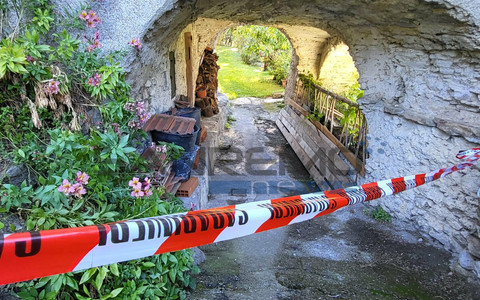 Fulmine sul campanile di Corte, oggi al via i lavori di bonifica e messa in sicurezza: zona ancora evacuata