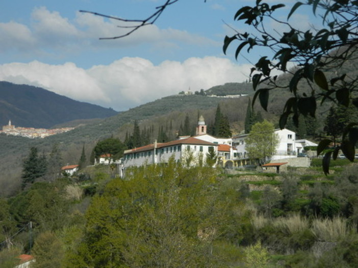 Coronavirus: blitz del personale Asl alla casa di riposo di Borgomaro, positivi molti ospiti e sei dipendenti Coronavirus: blitz del personale Asl alla casa di riposo di Borgomaro, positivi molti ospiti e sei dipendenti