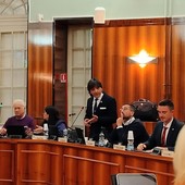 Scontro in Consiglio Comunale sul Mercato Annonario: bocciato l’ordine del giorno di Fratelli d’Italia Scontro in Consiglio Comunale sul Mercato Annonario: bocciato l’ordine del giorno di Fratelli d’Italia