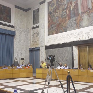 Imperia: dopo il ping pong del numero  legale il Consiglio Comunale approva il servizio di raccolta rifiuti porta a porta