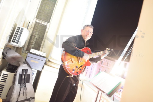 Sanremo: musica d’autore sotto le stelle per l’orchestra Sinfonica sulla facciata di Porta Principale del Casinò Sanremo: musica d’autore sotto le stelle per l’orchestra Sinfonica sulla facciata di Porta Principale del Casinò