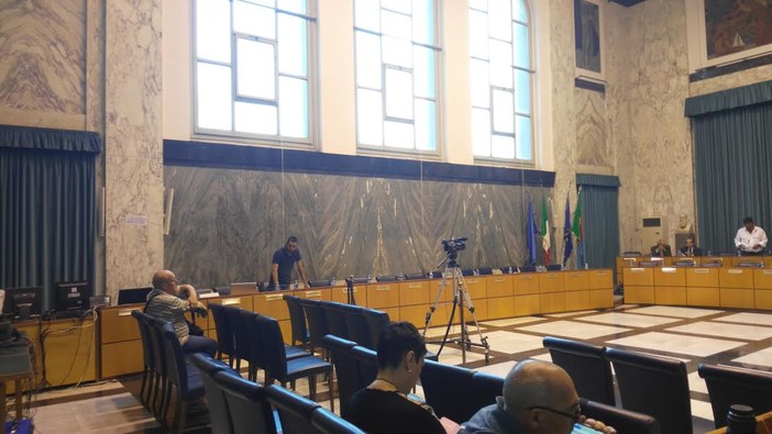 Imperia: per scongiurare la possibile mancanza del numero legale, la maggioranza fa spostare il Consiglio a lunedì 31 luglio