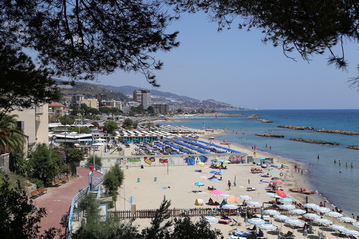 Bandiere Blu e turismo, che estate ci aspetta? Questa sera alle 20:45 dibattito a ‘2 ciapetti con Federico’ Bandiere Blu e turismo, che estate ci aspetta? Questa sera alle 20:45 dibattito a ‘2 ciapetti con Federico’