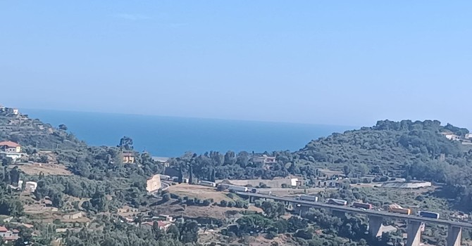 Traffico intenso in autostrada, code tra Bordighera e il confine di Stato Traffico intenso in autostrada, code tra Bordighera e il confine di Stato