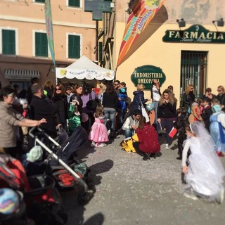 Santo Stefano al Mare: grande successo per l'atteso "Carnevale in piazza" con giochi, musica e tanti dolci