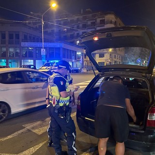 Sanremo: trasforma una cantina in un alloggio 'alla buona', uomo denunciato dalla polizia
