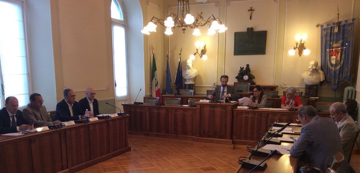 Il Consiglio Provinciale approva all’unanimità: gestione della rete stradale, decisa la priorità degli interventi