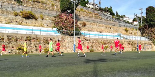 La Sanremese in allenamento nella giornata di ieri (foto Sanremese Calcio)