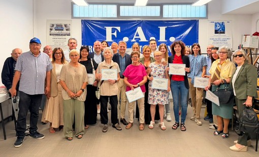 Lavoratori frontalieri, Ventimiglia consegna i diplomi del corso di lingua francese del Fai (Foto)