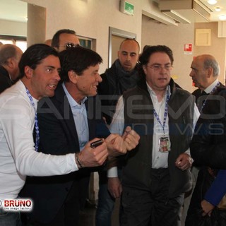Festival: il televoto premia Vecchioni, ma era un segreto. Scompiglio in sala stampa