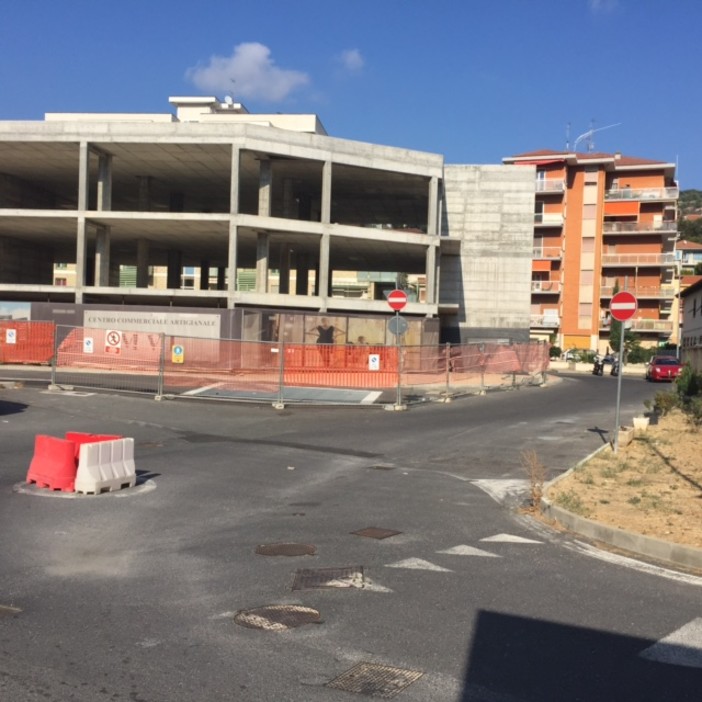 Imperia: troppi pericoli in via San Pio da Pietrelcina, ecco le modifiche alla viabilità decise dalla Municipale Imperia: troppi pericoli in via San Pio da Pietrelcina, ecco le modifiche alla viabilità decise dalla Municipale